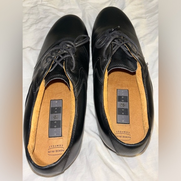 LIKE NEW Nike golf shoes! - Picture 7 of 9